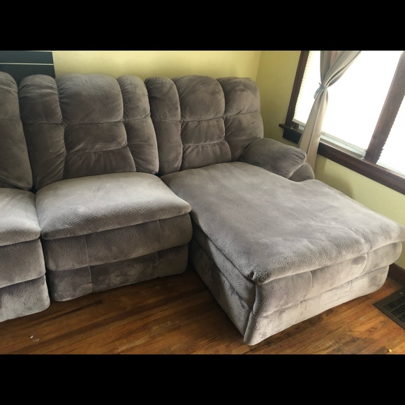 Grey sectional - Picture 4 of 4
